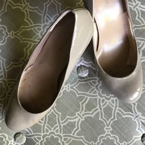 Ann Taylor LOFT nude pumps
